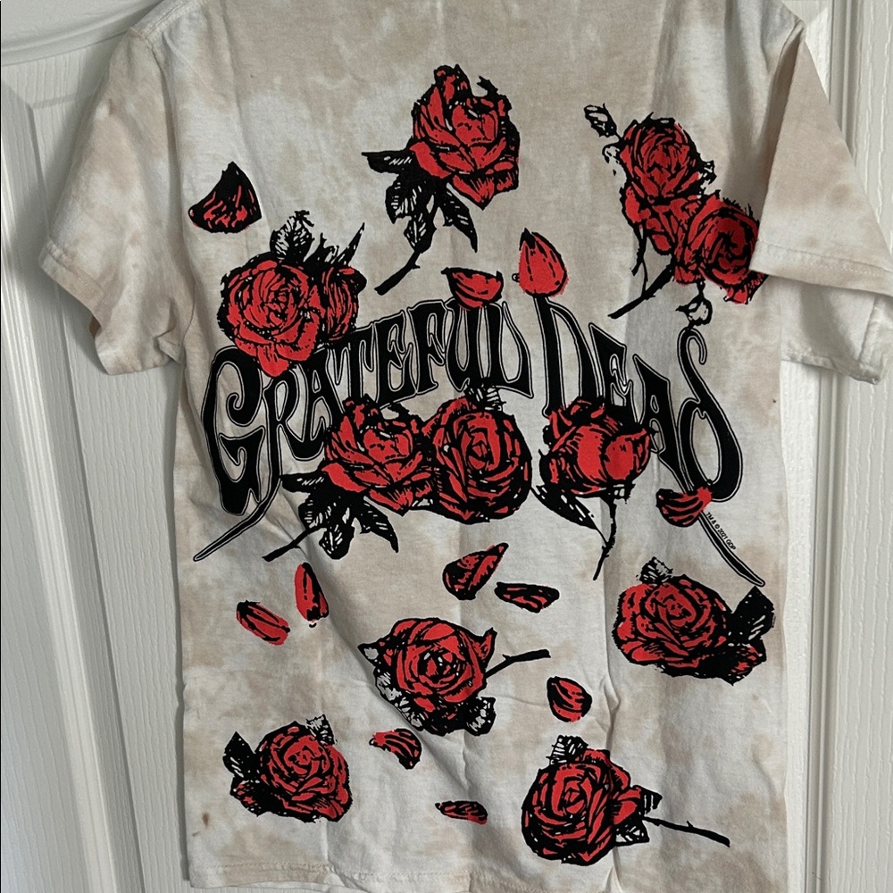 Urban Outfitters Beige Skull and Roses Tee - Picture 5 of 6